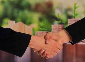 handshake-6506332_640